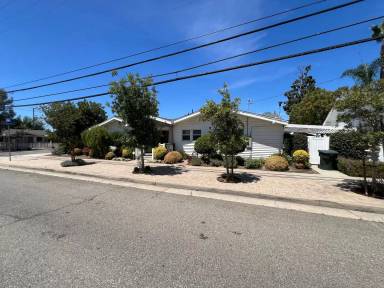 Main picture of 303 N Waverly St