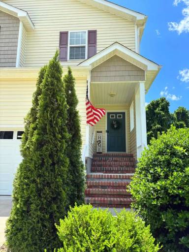 Main picture of 560 W Connecticut Ave