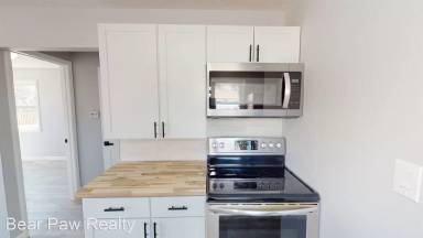 Main picture of 223 E 5th St