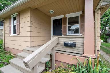 Main picture of 2212 Snyder Ave NE