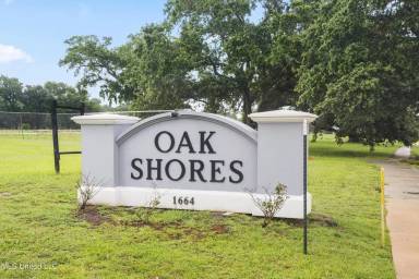 Main picture of Oak Shores