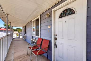 Main picture of Oak Shores