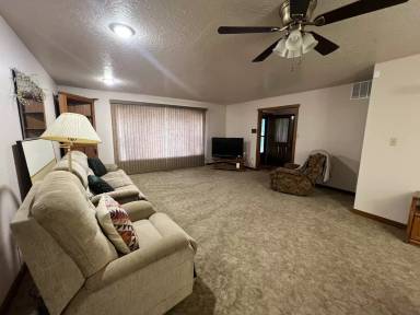 Main picture of 909 W Firwood St