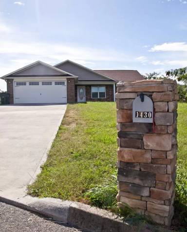 Main picture of 1430 Avery Ln