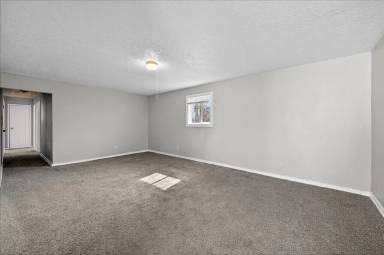 Main picture of 3319 N Hawthorne Ln