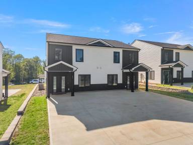 Main picture of 32 Beverly Hills