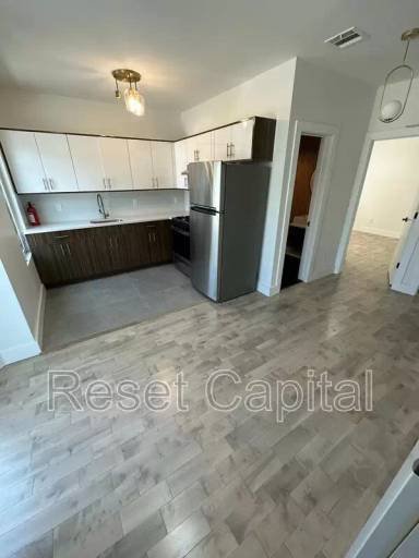 Main picture of 40 Johnston Ave