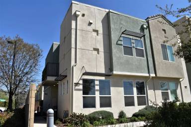 Main picture of 3998 E Commerce Way