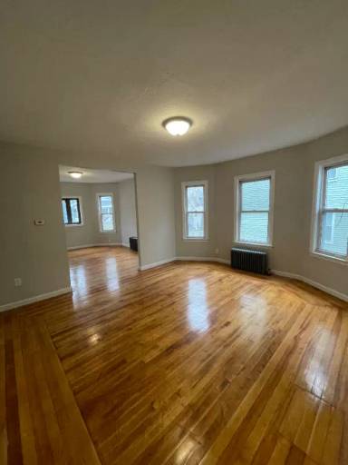 Main picture of 4 Courtland St