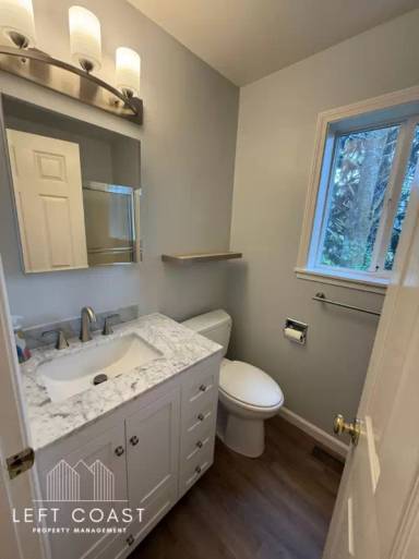 Main picture of 6106 NE Oar Dr