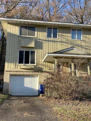 Main picture of 2094 Highwood Ave E