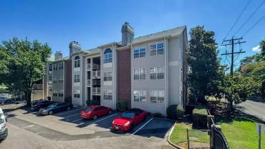 Main picture of Colonial Place Condos