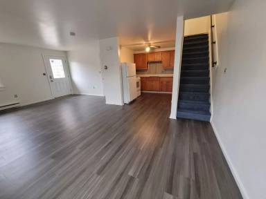 Main picture of 7 W Franklin St