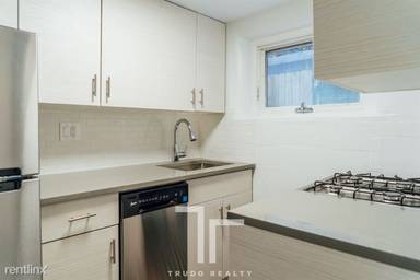 Main picture of 149 W Schiller St