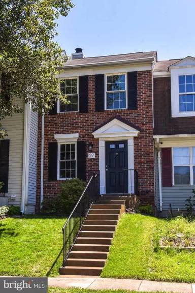 Main picture of 27 Marian Ct