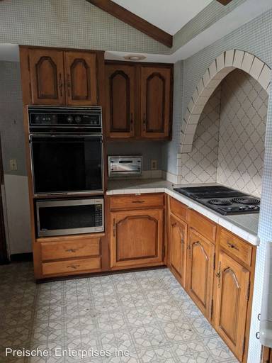 Main picture of 63 Weiss St