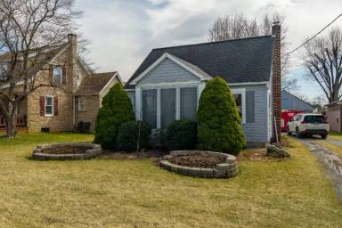 Main picture of 488 E Main St