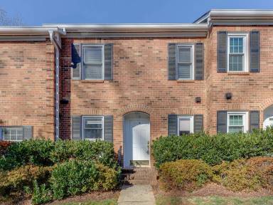 Main picture of 527 Hawthorne Ln