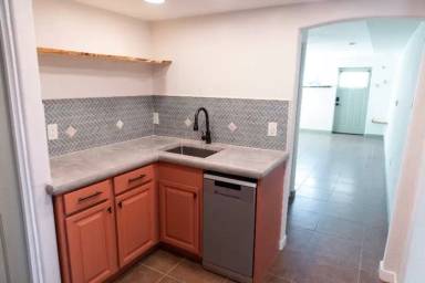 Main picture of 718 W 18th St
