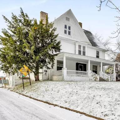 Main picture of 532 Lansing Ave