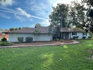 Main picture of 1101 Cheyenne Trl