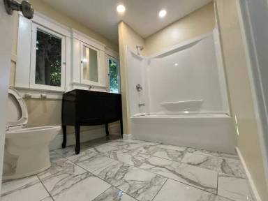 Main picture of 526 W 49th St