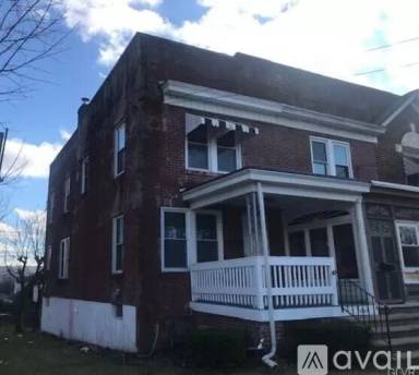 Main picture of 902 W Wyoming St