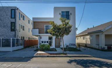 Main picture of 1702 W Jefferson Blvd