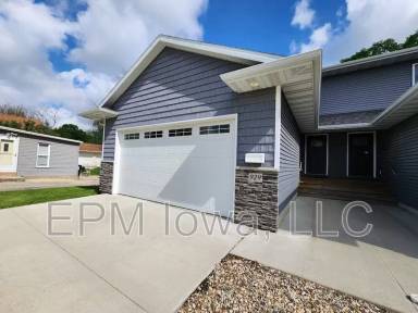 Main picture of 929 W 1st St