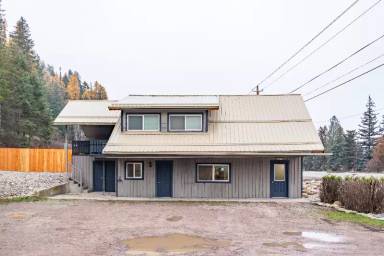 Main picture of 33976 Highway 2