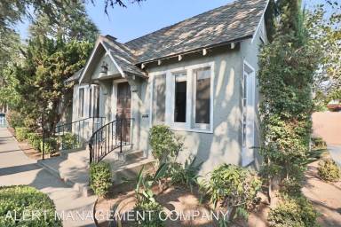 Main picture of 330 Palm Dr
