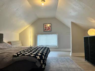 Main picture of 40 Benjamin Ave SE