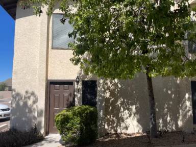 Main picture of 2432 E Tracy Ln