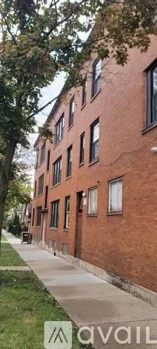 Main picture of 4352 N Troy St