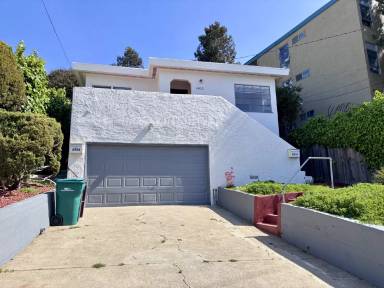 Main picture of 6932 MacArthur Blvd