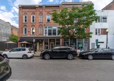 Main picture of 136 Washington St