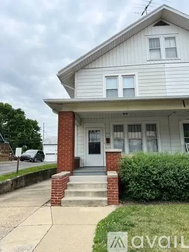 Main picture of 470 E Main St