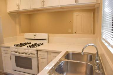 Main picture of 1249 W Palmyra Ave