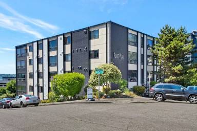 Main picture of 411 W Republican St