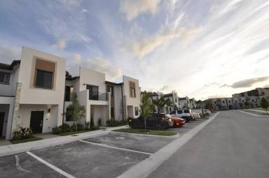 Main picture of 412 NE 208th Ter