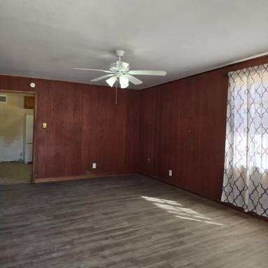 Main picture of 165 E 6th St
