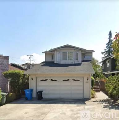 Main picture of 807 Roosevelt Ave