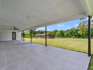 Main picture of 17680 SW 54th St