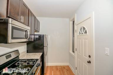 Main picture of 4034 N Ashland Ave