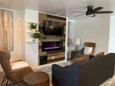 Main picture of 400 Porter St