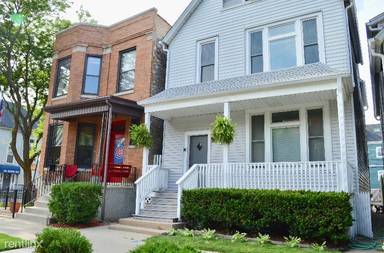 Main picture of 1622 W Addison St