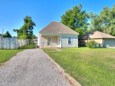 Main picture of 216 W 4th St