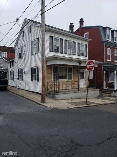 Main picture of 220 E Union St