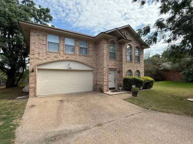 Main picture of 1701 Tanglewood Dr
