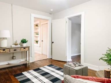 Main picture of 406 Montgomery St